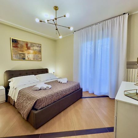 Salento Sweet Home - Obelisco Luxury Apartment Lecce Bagian luar foto