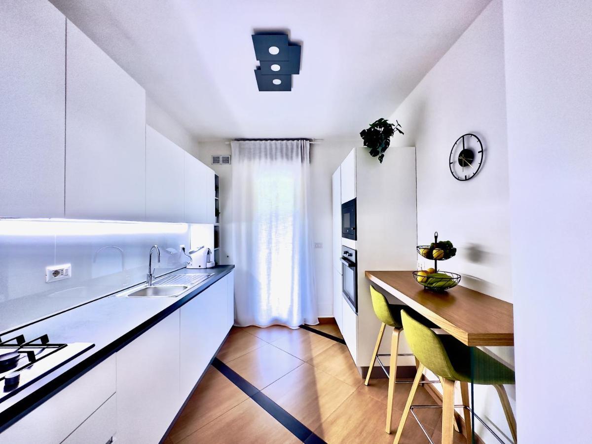 Salento Sweet Home - Obelisco Luxury Apartment Lecce Bagian luar foto