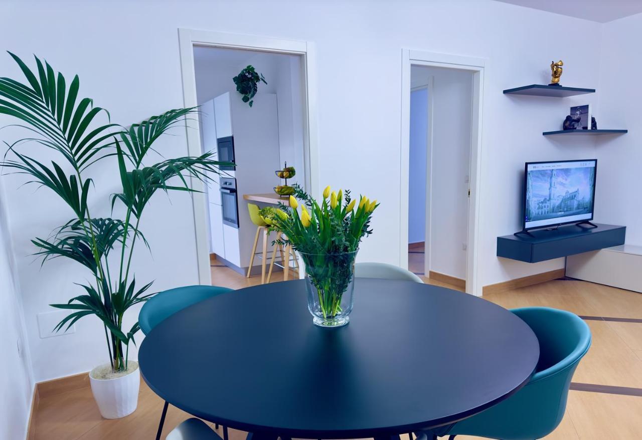 Salento Sweet Home - Obelisco Luxury Apartment Lecce Bagian luar foto