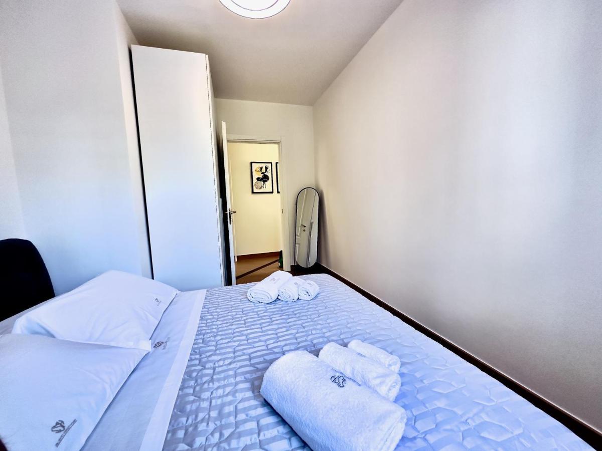Salento Sweet Home - Obelisco Luxury Apartment Lecce Bagian luar foto